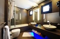 A bathroom, Vrahos Hotel Apartments, Folegandros