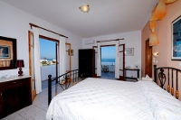 Double room on the upper floor of Maryelen Villa, Milos
